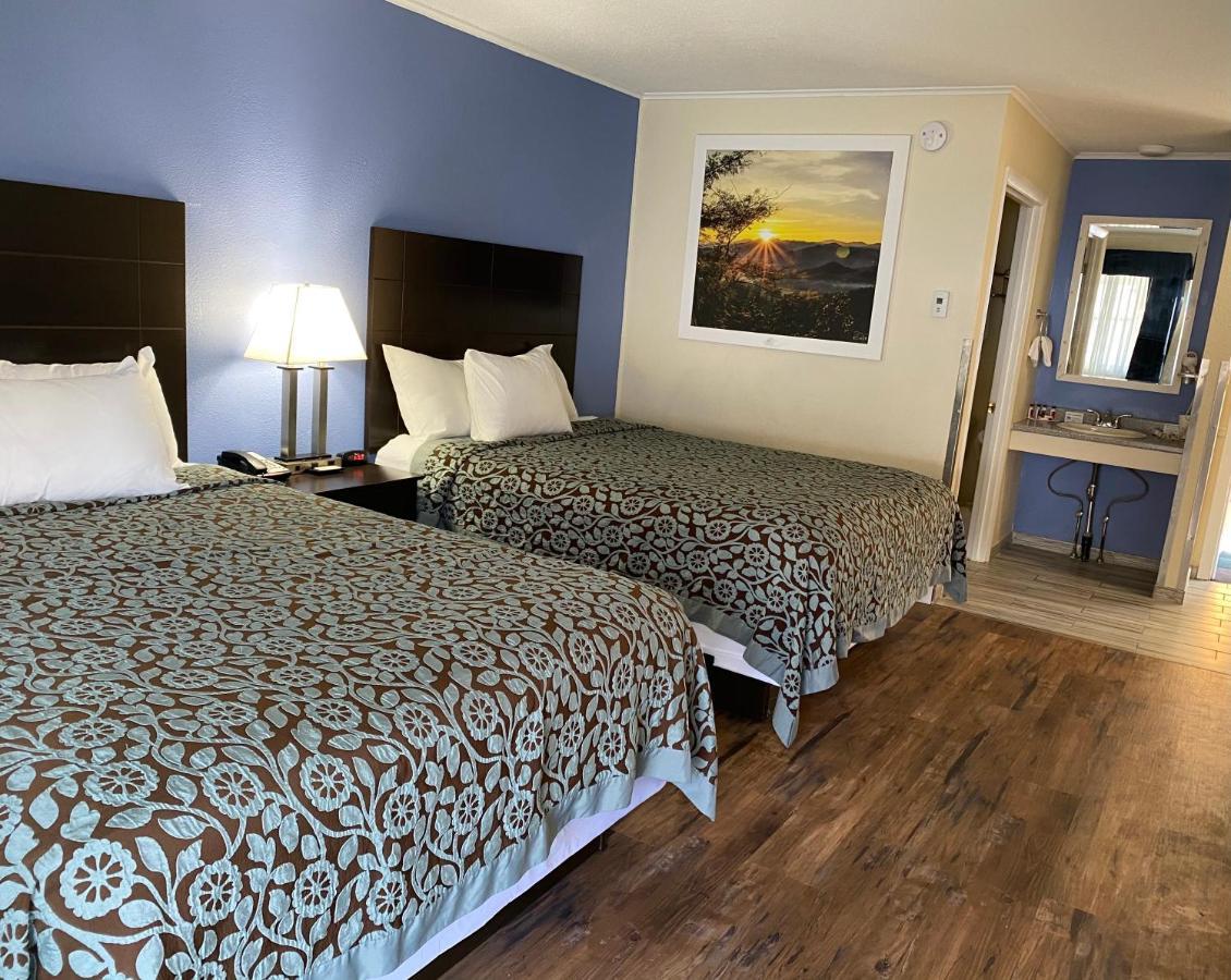 Days Inn By Wyndham Lincoln Bagian luar foto