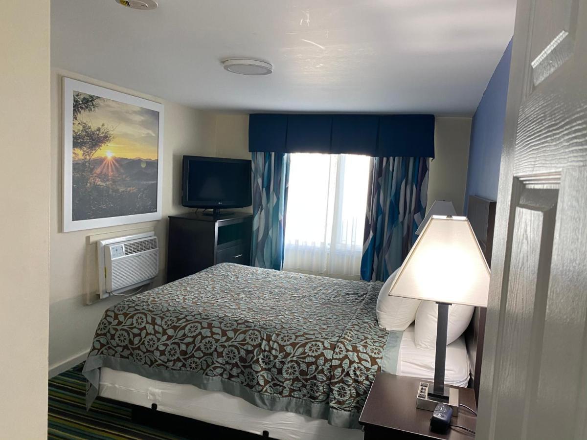 Days Inn By Wyndham Lincoln Bagian luar foto