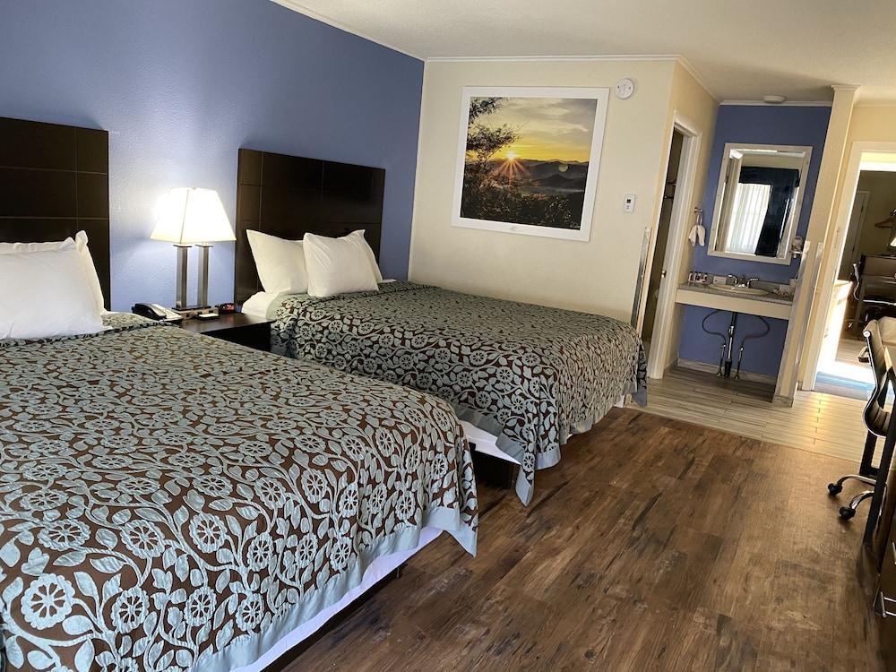 Days Inn By Wyndham Lincoln Bagian luar foto