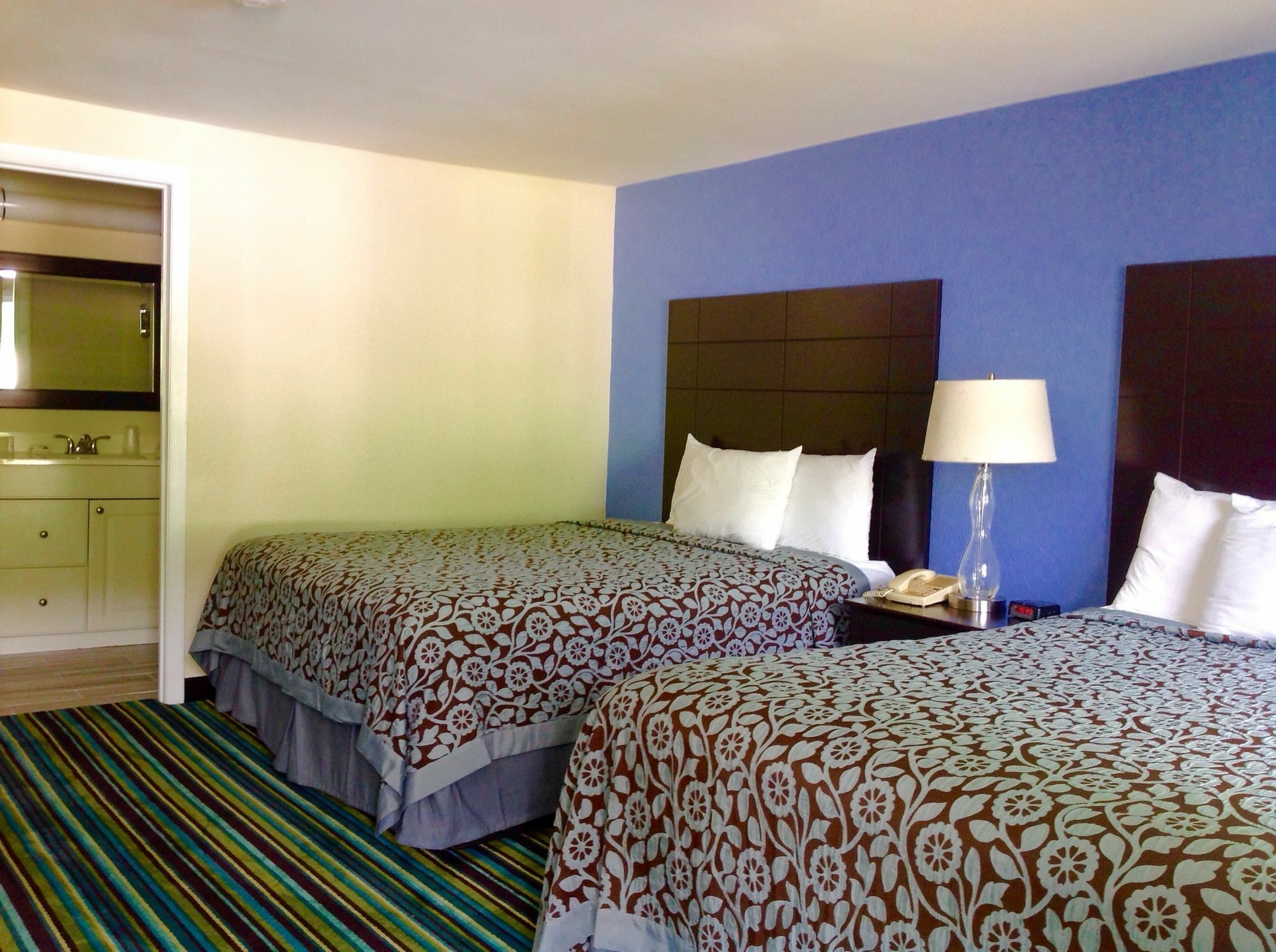 Days Inn By Wyndham Lincoln Bagian luar foto